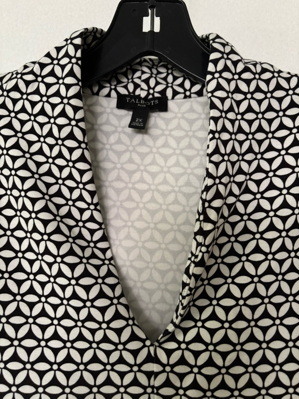 Talbots Black and White Geometric V-Neck Plus Size Top